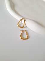 Load image into Gallery viewer, Wave Drop Hoops