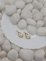Load image into Gallery viewer, Oyster&#39;s Whisper Earrings
