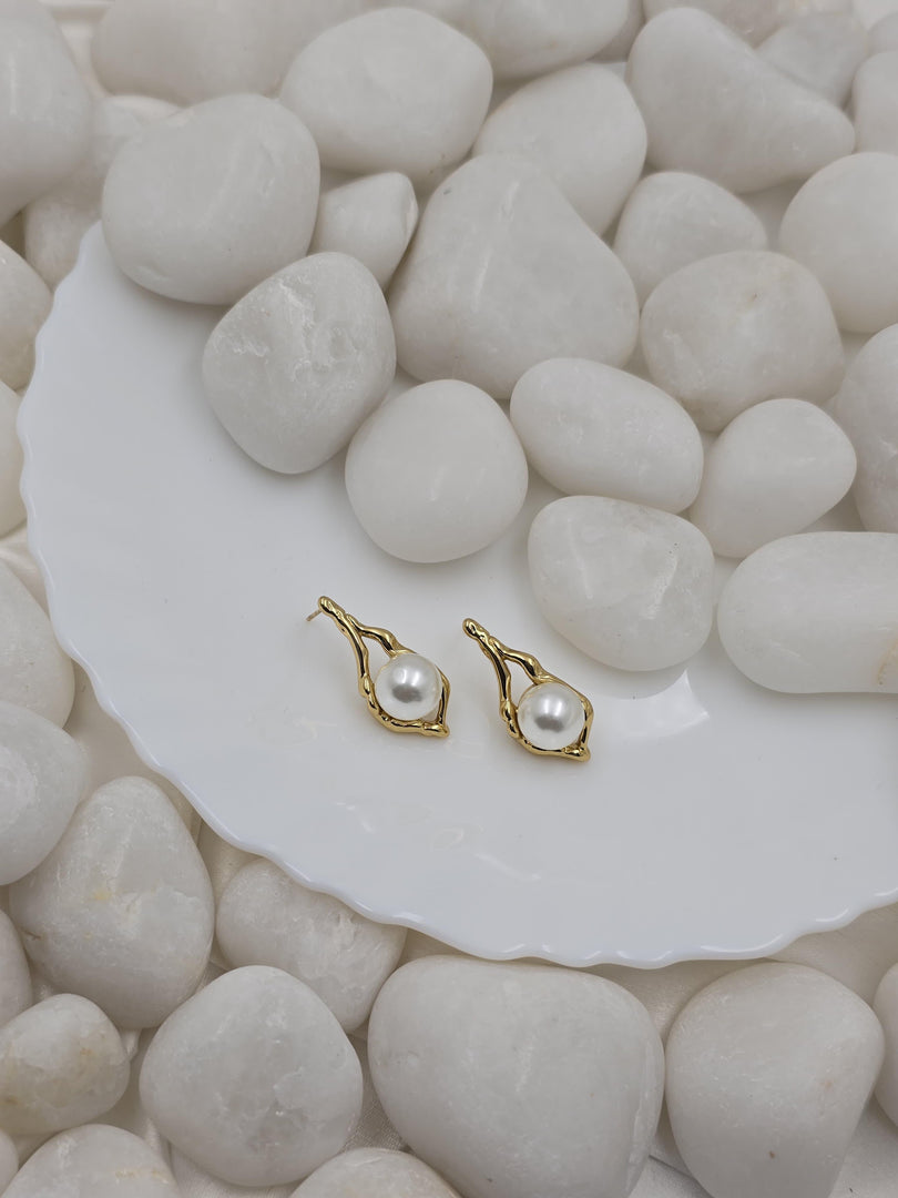 Oyster's Whisper Earrings