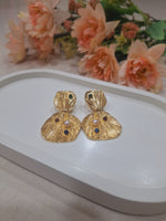 Load image into Gallery viewer, Aurora Seashell Earrings
