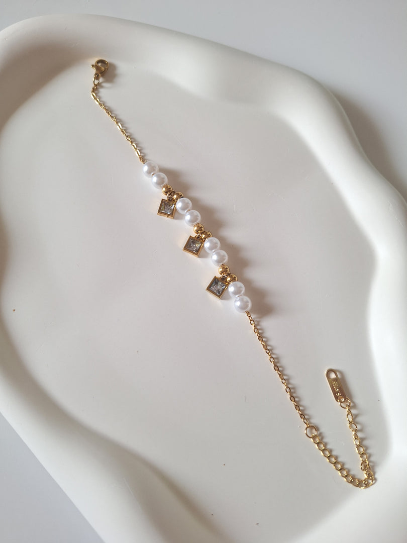 Pearl Cascade Bracelet