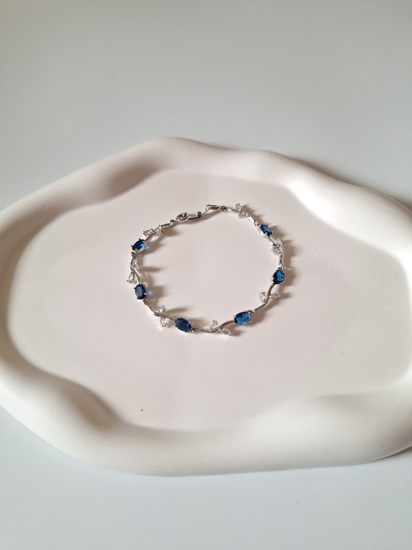 Ocean Eyes Tulip Bracelet