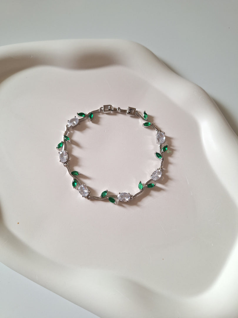 Emerald Tide Tulip Bracelet (Silver)