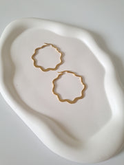 Wavy Hoops