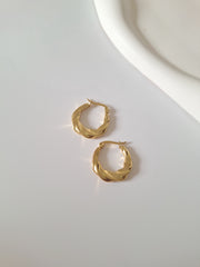Luna Twist Hoops
