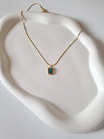 Load image into Gallery viewer, Emerald Glow Necklace
